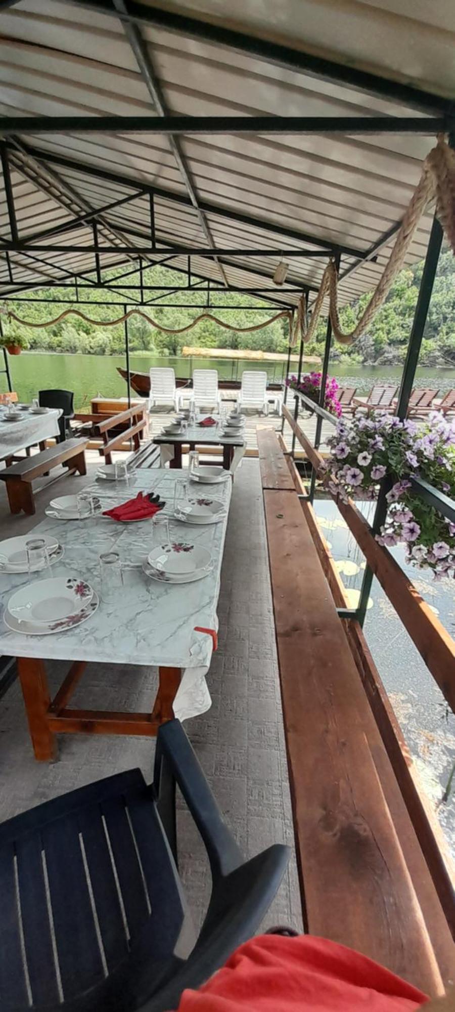 Mali Raj Apartmani Cetinje Exterior photo